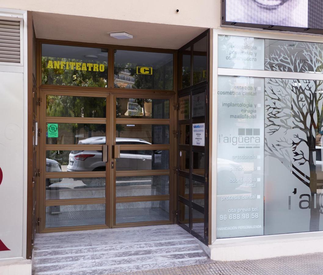 Apartamentos Anfiteatro Benidorm Luaran gambar